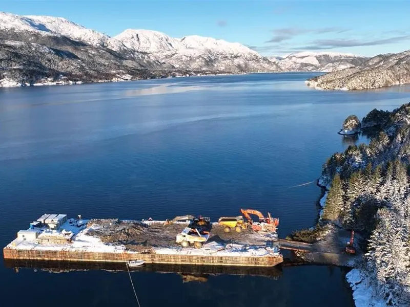 Lekteren på plass ved Samnøy - Klikk for stort bilete