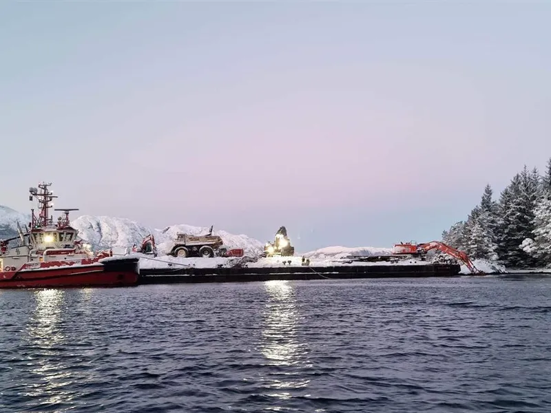 Lekteren på plass ved Samnøy - Klikk for stort bilete