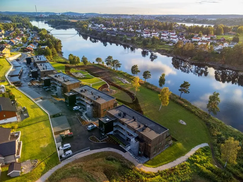 Sandbukta Terrasse består av 50 boliger med fantastisk utsikt mot Glomma. Foto: HABO