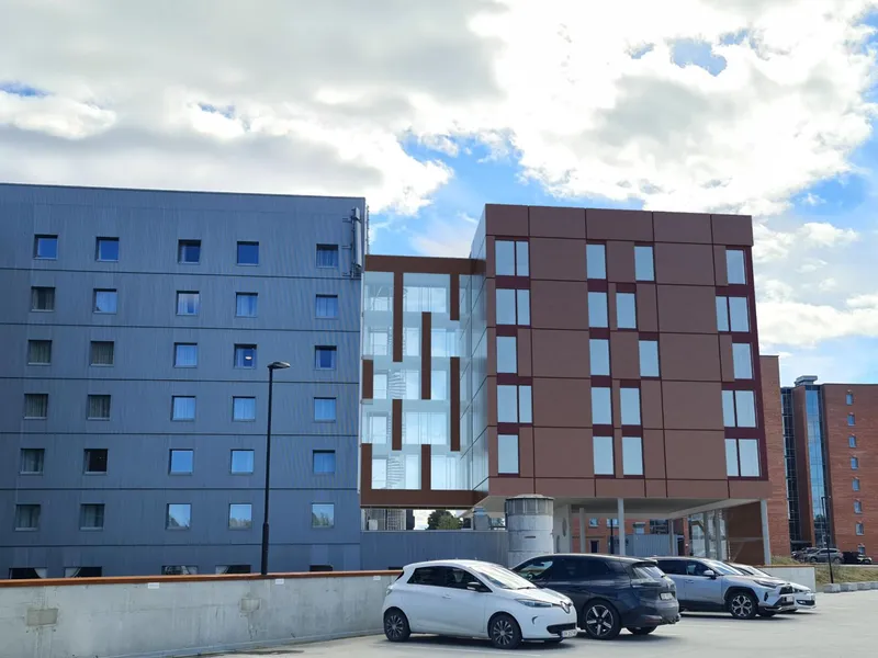 Prosjektet omfatter et tilbygg med til sammen 45 nye hotellrom ved Scandic Hamar.. Foto/illustrasjon: Studio NSW