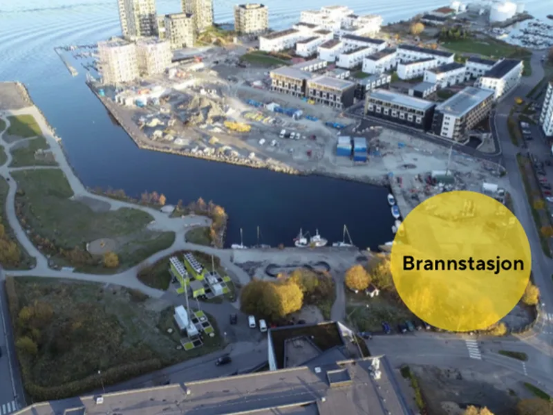 Dronefoto som viser brannstasjonstomta 
