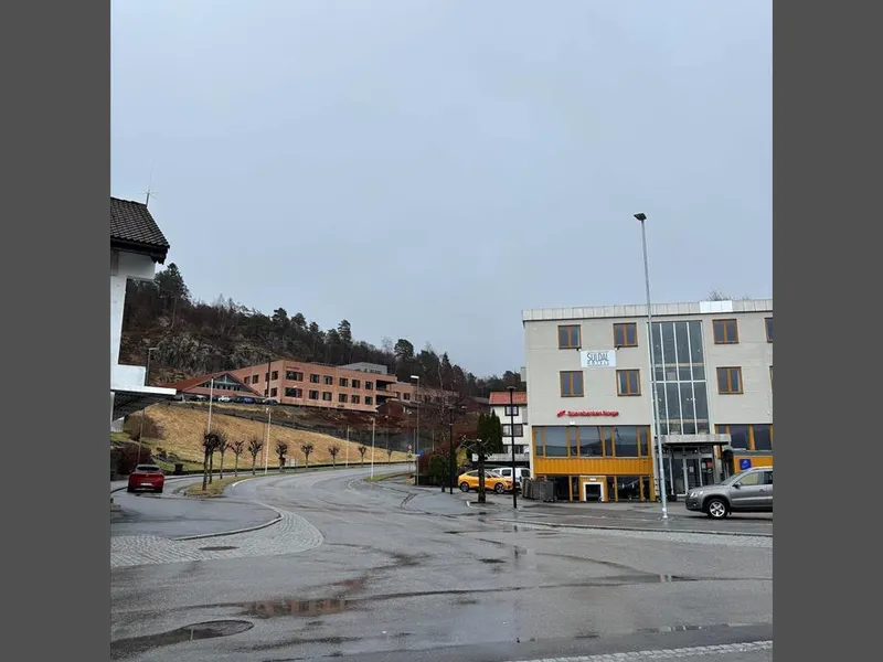 Gatebilde Sand sentrum - Klikk for stort bilete