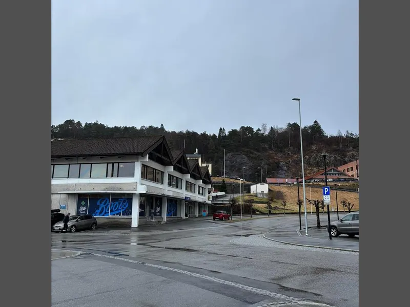 Gatebilde Sand sentrum - Klikk for stort bilete