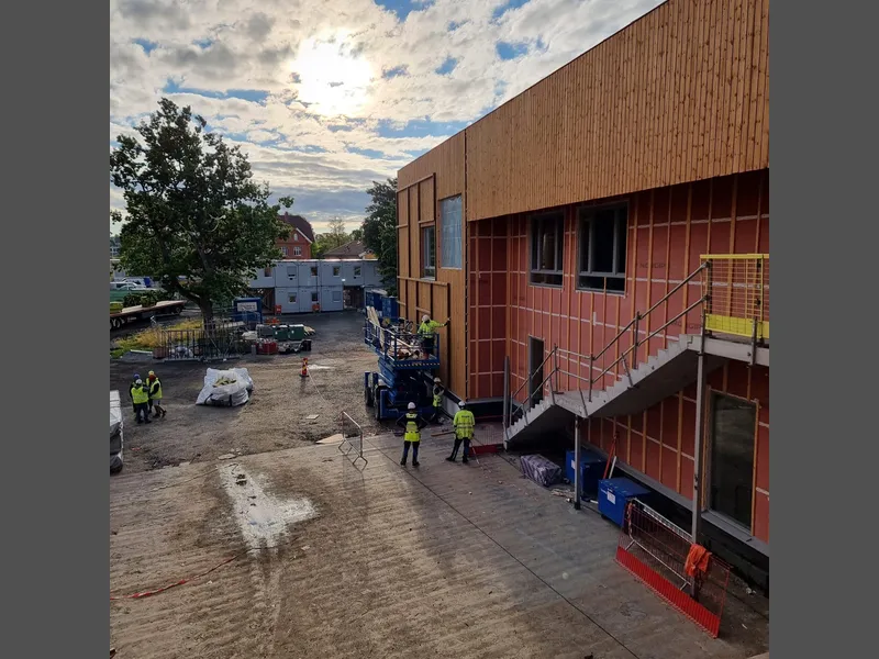 Bygg unjder oppføring, sol