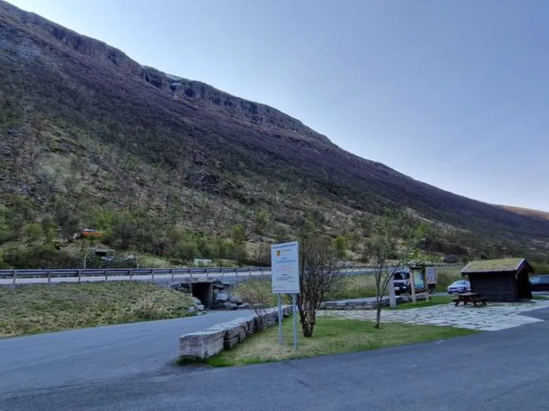 E6 og rasteplassen ved Vårstigen skal skredsikres. Foto: Statens vegvesen