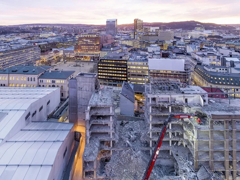 Telt og gravearbeider i regjeringskvartalet