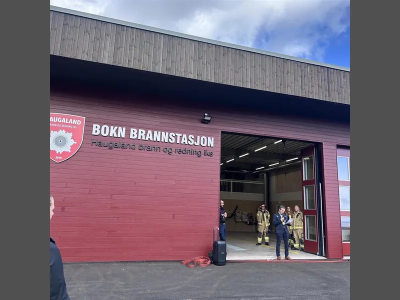 Bilde frå opninga av Bokn brannstasjon 28.09.26 - Klikk for stort bilete