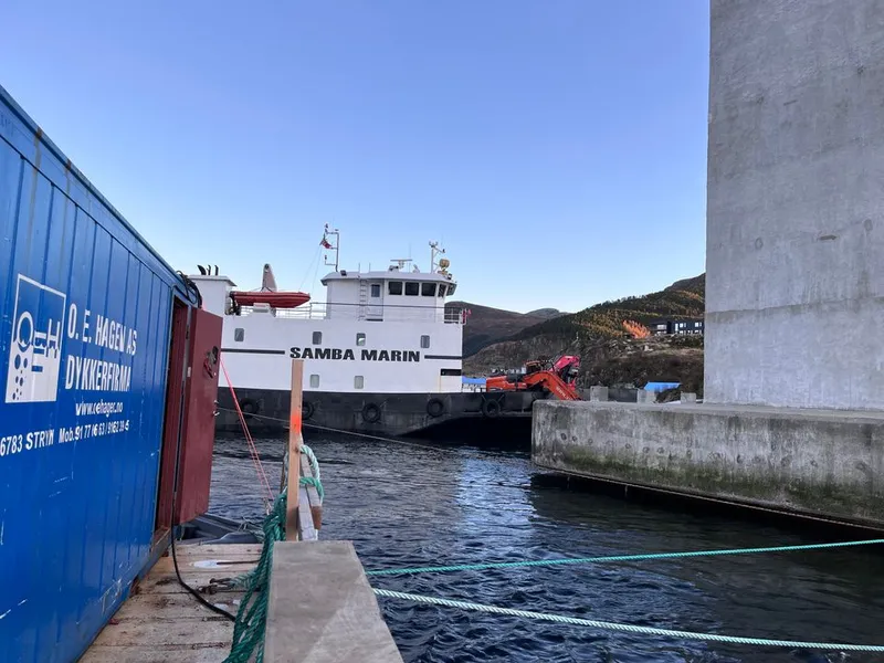 Frå jobben Statens vegvesen har gjort under Måløybrua sidan september. Foto: Statens vegvesen
