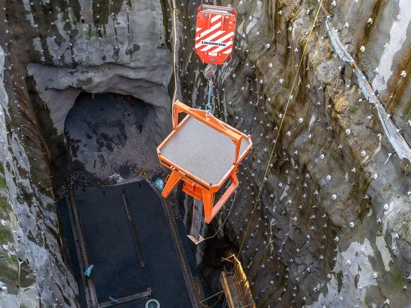 Første leveranse ble sendt omlag 50 meter ned under bakkenivå