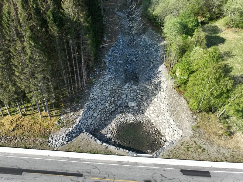 Skredsikring rv. 15, Dårflot, Oppstryn.