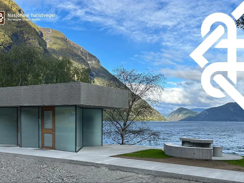 Røyrnes rasteplass - Klikk for stort bilete