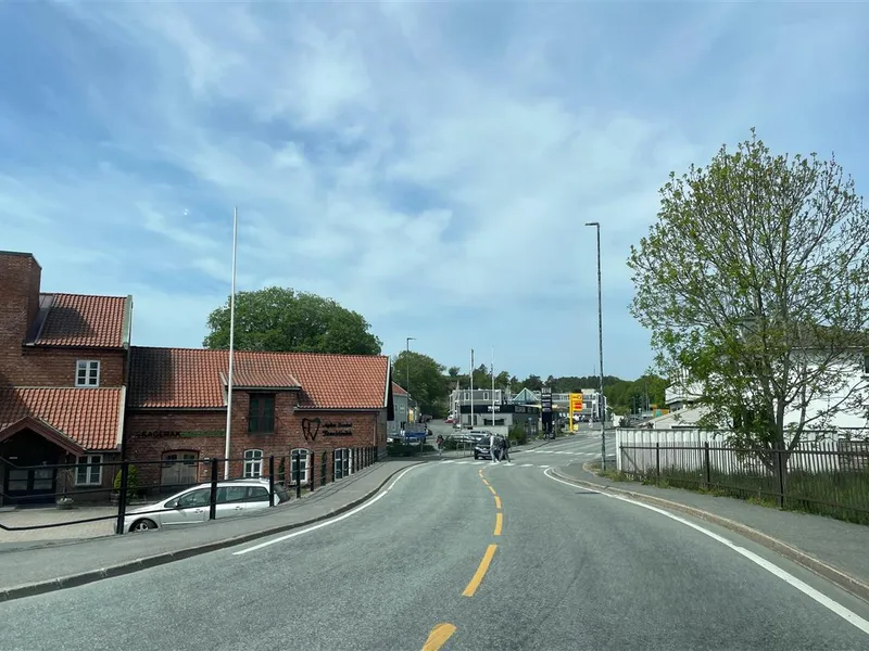 Foto av parti av fylkesveg 3624 mellom Tønnevoldsgate og Frivoldveien - Klikk for stort bilde