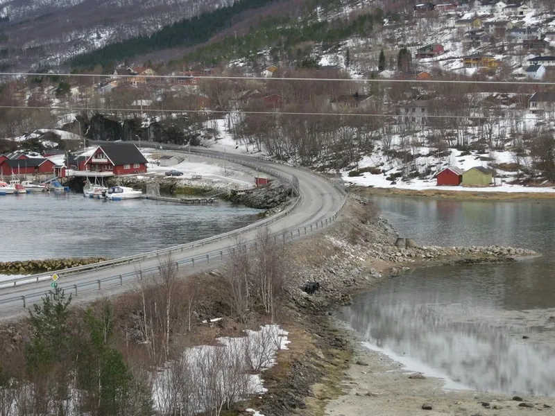 Strømmen bru på E6 i Sørfold. Foto: Statens vegvesen.