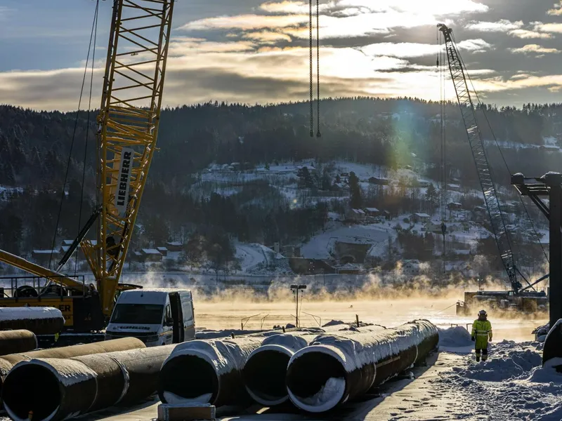Totalt 130 peler, med en samlet lengde på 6 200 meter, er blitt støpt for å fundamentere Tangenvika jernbanebru. Foto: Implenia.
