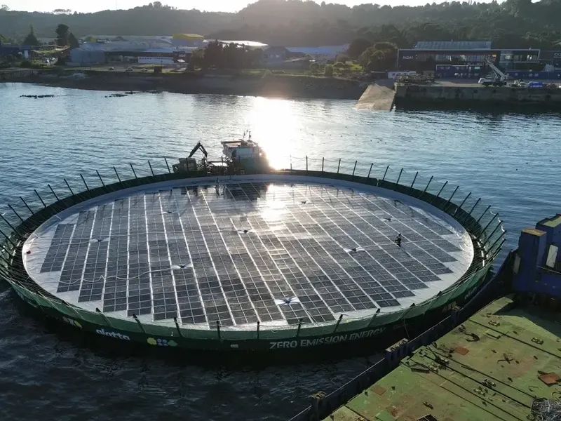 Completed pen with sea lion protection at Huar Norte, Chile. Solar panels have been installed. Photo: AKVA group