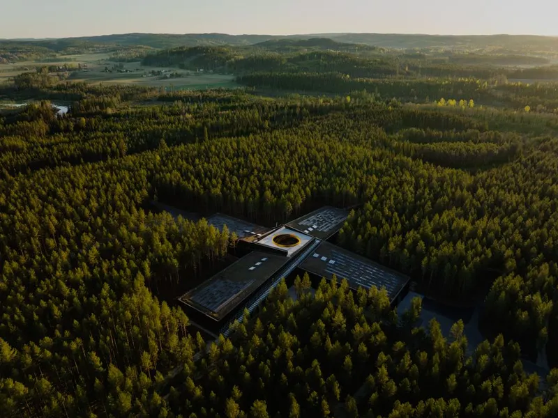 The Plus ligger midt i den vakre skogen på Magnor.