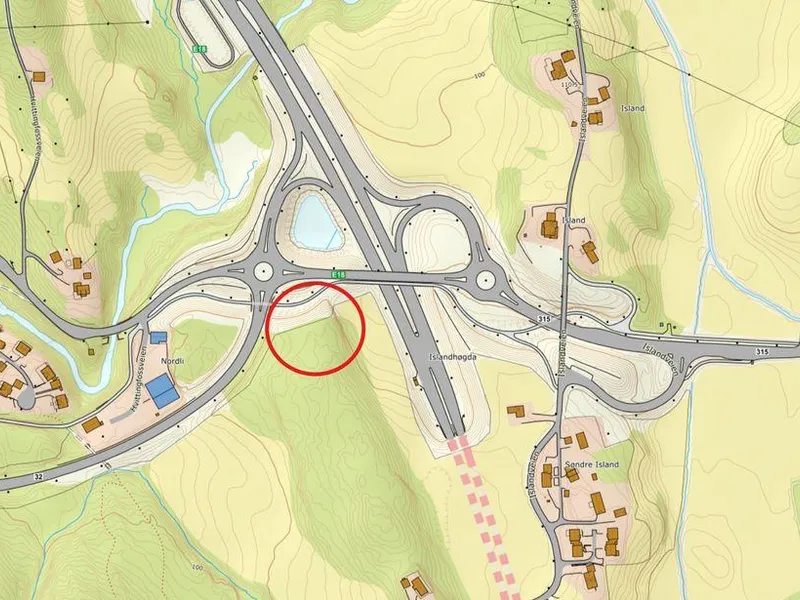 Kart over området hvor området hvor den nye kollektivterminalen skal bygges, er markert med en rød sirkel.