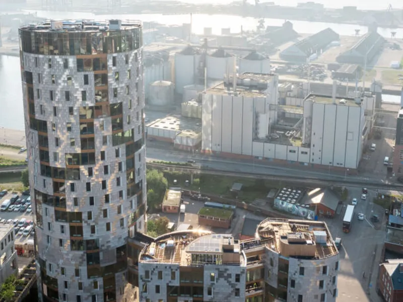 AARHUS, IN THE MIDDLE OF OUR STREET. I Jægergårdsgade 103 i Aarhus har Danmarks største trebygg blitt reist. Foto: Lendager.