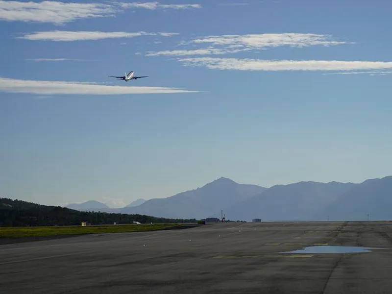 Rullebanen på Tromsø lufthavn skal reasfalteres. Foto: Avinor.