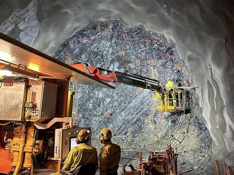 Omfattende og innovativ bruk av injeksjon under tunneldrivingen har gitt en tett tunnel uten fordyrende støp