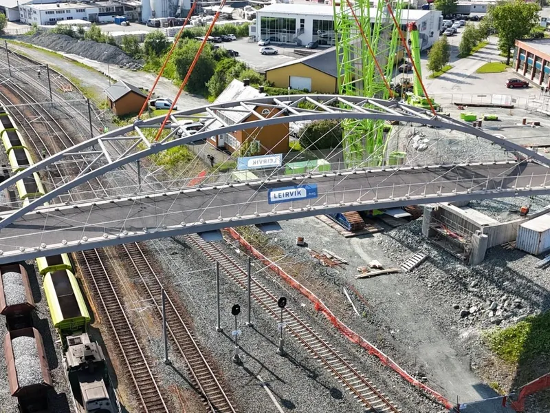 Statens vegvesen og Miljøpakken inviterer til åpningsmarkeringen av Hangarbrua ved Leangen stasjon. Den nye gang- og sykkelbrua inngår i sykkelstrekningen Gildheim–Leangbrua i Trondheim. Foto: Statens vegvesen.