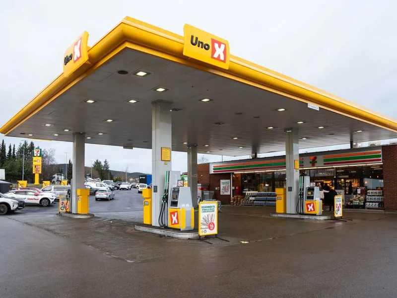 I 7-Eleven butikken tilbyr hyggelige og dyktige ansatte gode valg på farten