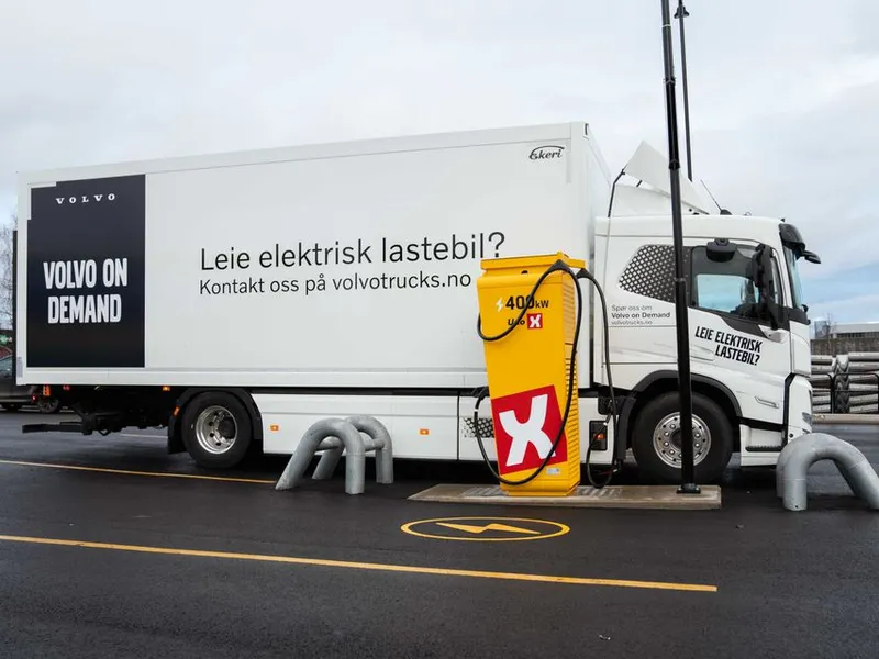 Kunde ved tungbilladeplassen hos Uno-X 7-Eleven Alfaset