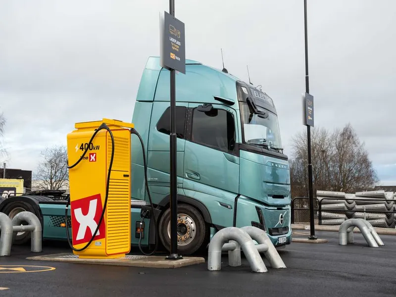 Kunde ved tungbilladeplassen hos Uno-X 7-Eleven Alfaset