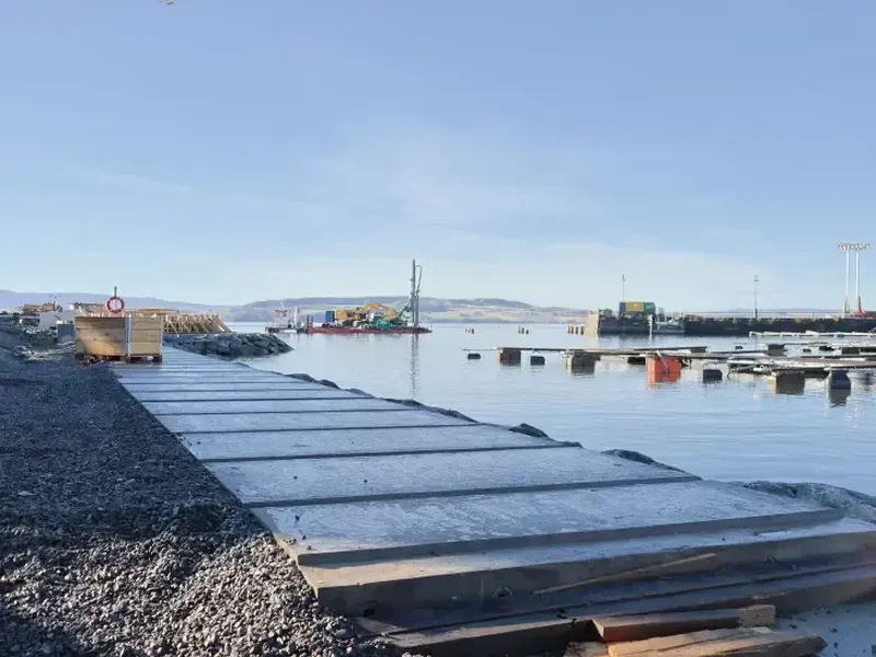 Fra Strandgateparken kan du snart rusle rett ut på Solplassen på den nye promenaden.