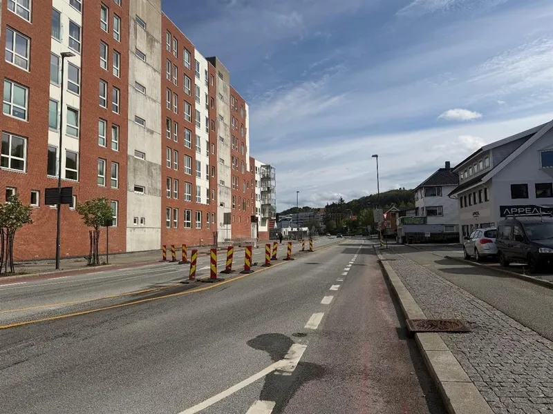 På denne strekningen i Gravarsveien starter vi veiarbeid over sommeren.  - Klikk for stort bilde