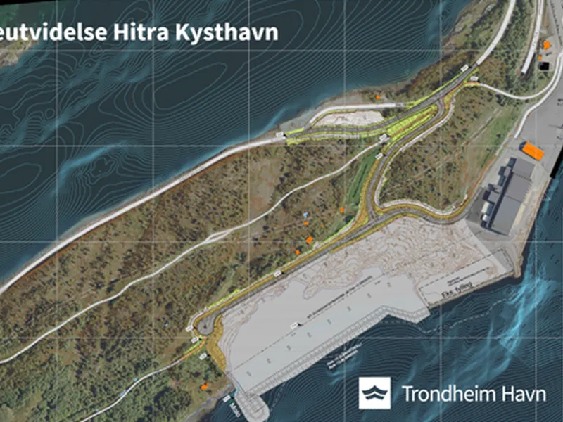 Map of Hitra Kysthavn showing harbor development plans, pathways, and surrounding landscape features. Includes Trondheim Havn logo.