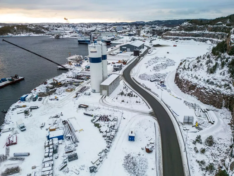 UTVIDER. NRC er i full gang med å utvide kaien utenfor Kongsgård i Kristiansand. FOTO: Tress Design AS