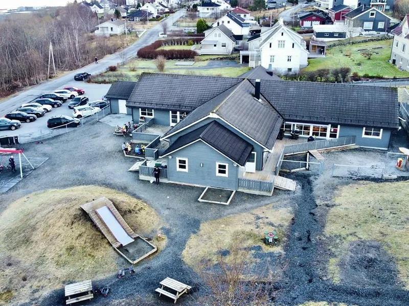 Dronebilete av Syverplassen barnehage - Klikk for stort bilete