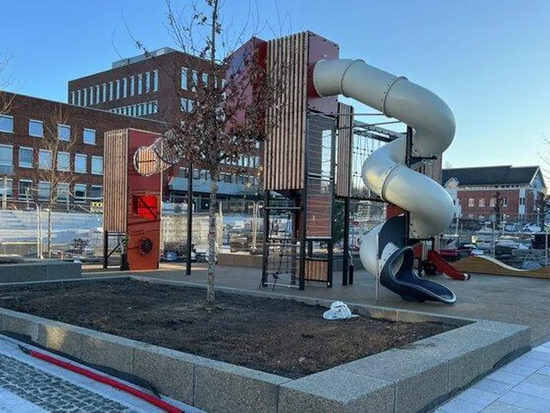 Lekeplassen på torget i Ski sentrum
