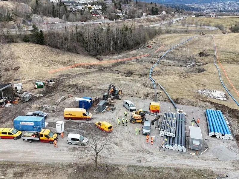 Prosjektet omfatter etablering av en 10,2 kilometer lang trase for hovedvann- og spillvannsledning i Nittedal.