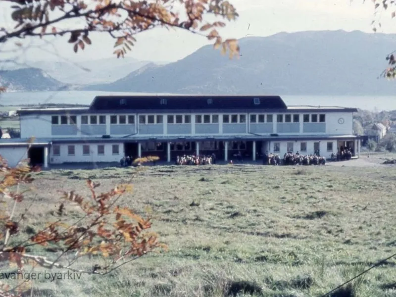 Bilde fra 1960, da Vaulen skole var nyoppført. Foto: Stavanger Byarkiv