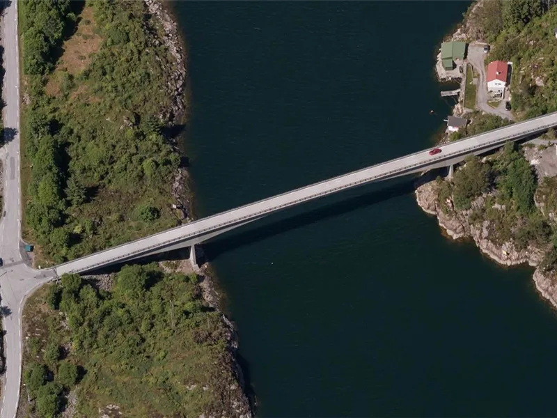 Brua til Langøyna - Klikk for stort bilete