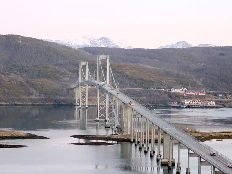 Bilde av Tjeldsundbrua på europaveg 10.