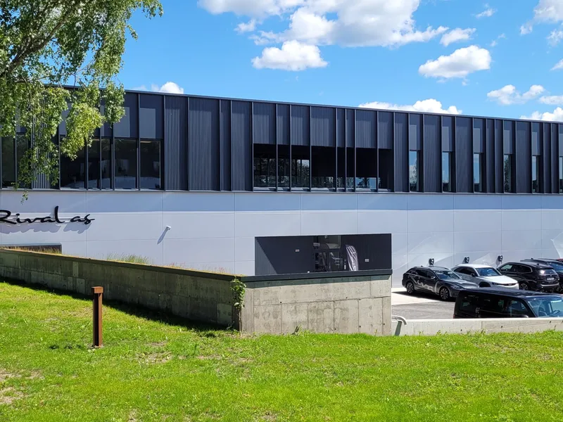 Produksjonslokaler med kontorer for Rival Skyvedørsgarderober