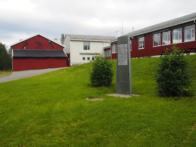 Arkivfoto av Tverrelvdalen skole